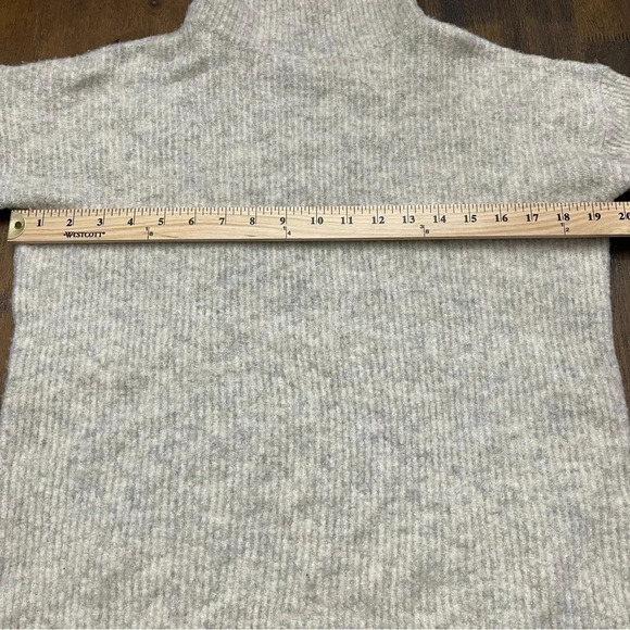 Ladies French Connection mock turtleneck sweater. Oatmeal, size extra small. - Picture 6 of 7